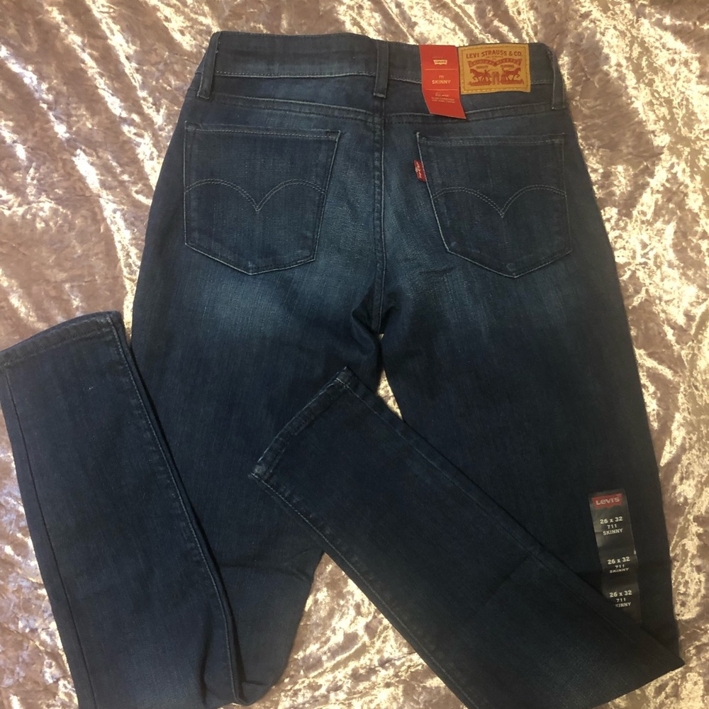 Levi 711 skinny mid rise new size 26x32